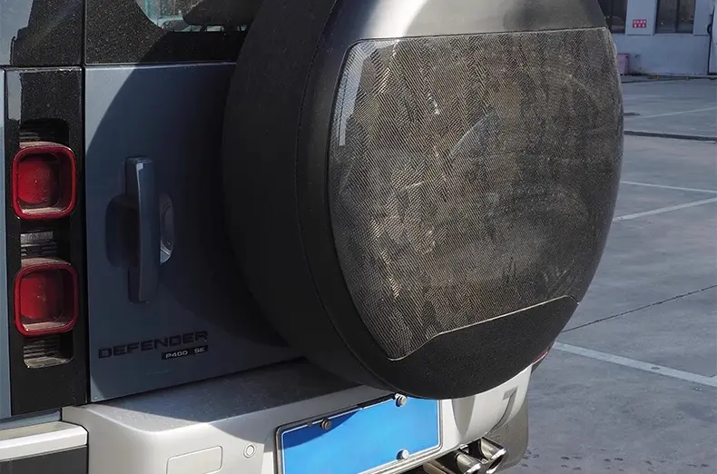 Protezione della copertura della ruota di scorta in fibra di carbonio per Land Rover Defender