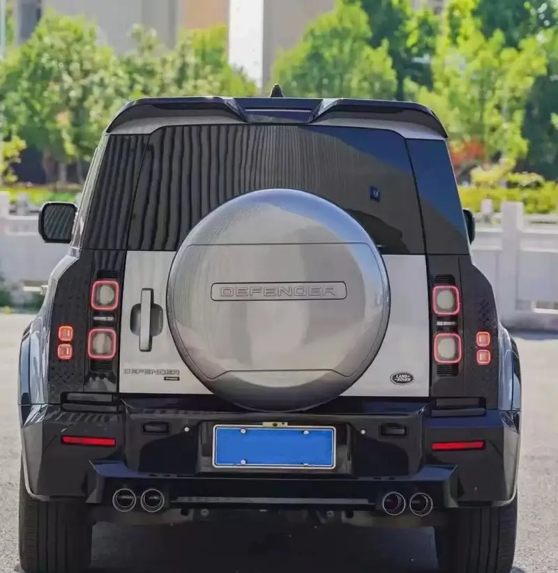 Tylny spojler Land Rover Defender KAHN Spoiler dachowy bagażnika