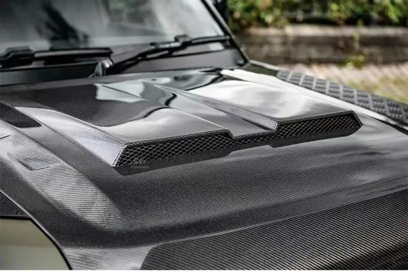 Capó de fibra de carbono Land Rover Defender estilo SVR