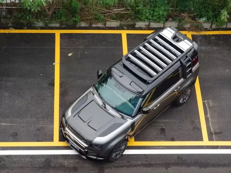Capó de fibra de carbono Land Rover Defender estilo SVR